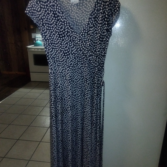 Blue and white polkadot dress 👗 - Picture 3 of 3